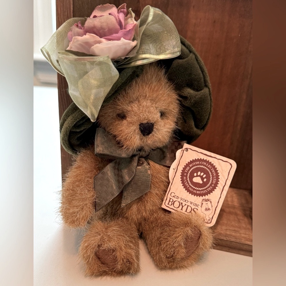 Gen-yoo-wine BOYDS Bears “ANTOINETTE DEBEARVOIRE”